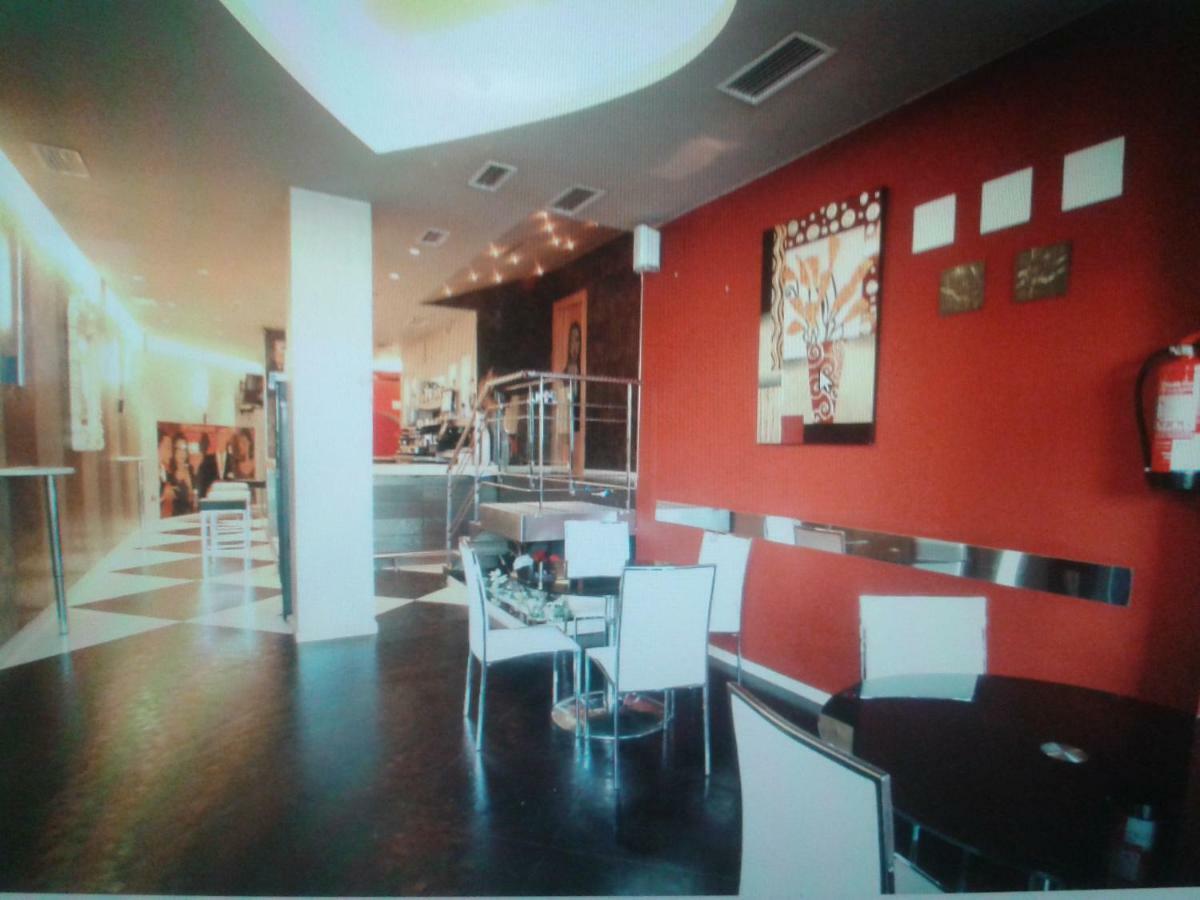 Hostal Texas 2 Fuentes de Ebro Exterior foto